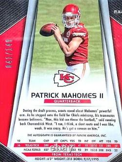 2017 PANINI Prizm Blue Wave Ref. Auto. PATRICK MAHOMES II RC BGS 9.5 with10 Center