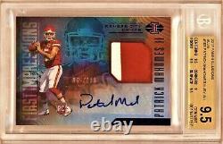PATRICK MAHOMES-2017 Illusions RC (#/100) 2-COLOR PATCH/JERSEY/AUTO BGS9.5/10